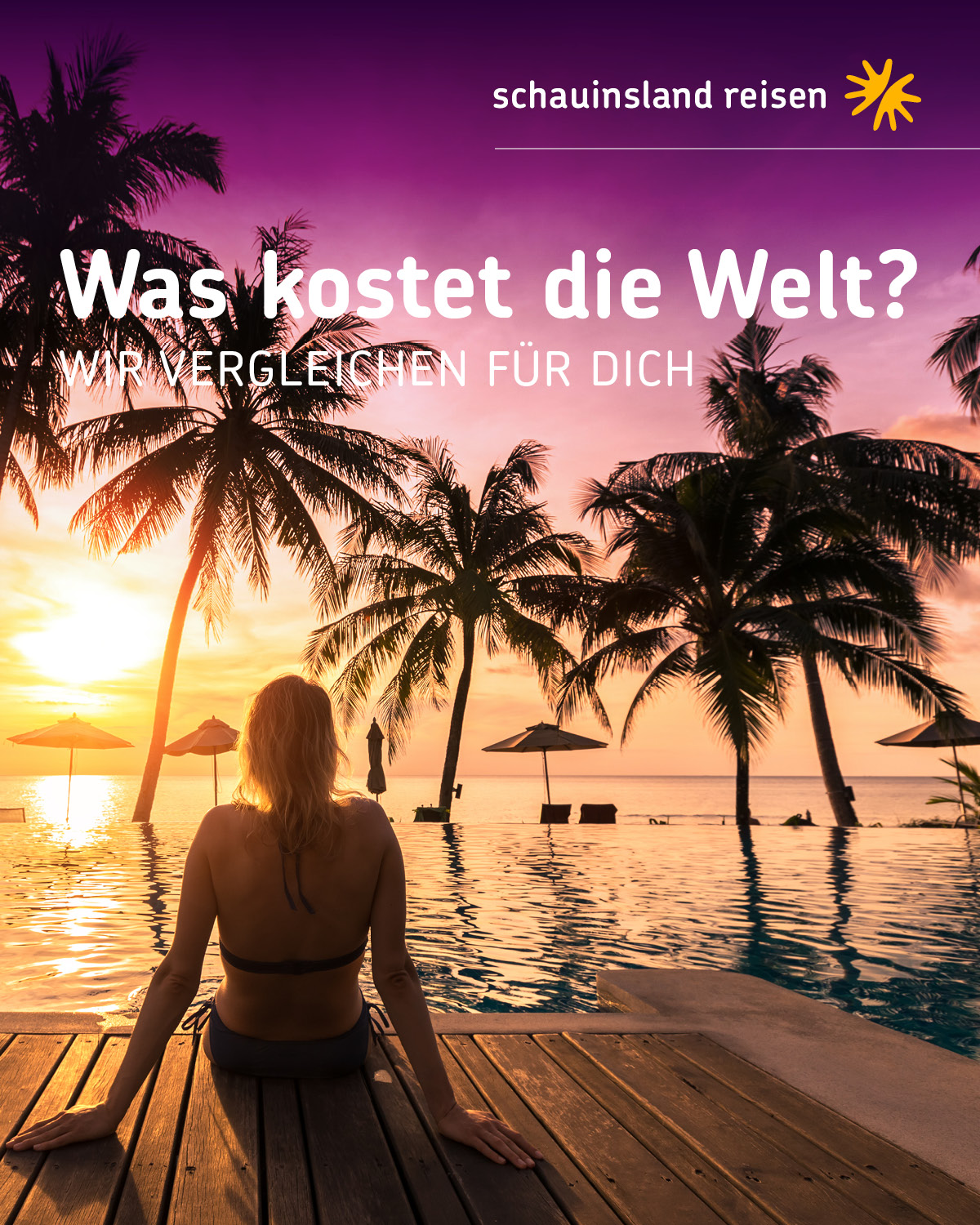 Frau sitzt am Rande eines Pools mit Palmen im Hintergrund und genießt den Sonnenuntergang während ihrer Urlaubsreise. Das Reisebüro am Brückenort hilft bei der Planung des perfekten Urlaubs.